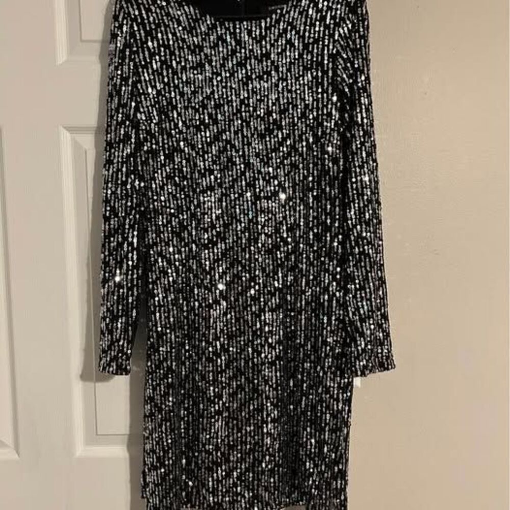 Karen Kane Women’s Medium Black Silver Sequin Long Sleeve Shift Dress Party Holi